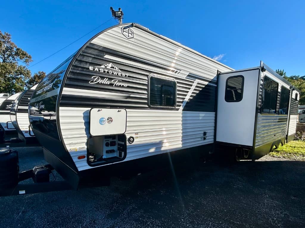 2026 East to West 2026 East to West Della Terra - thumbnail 43