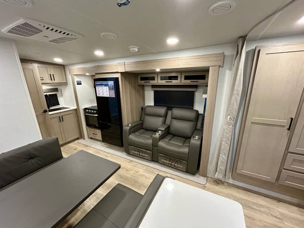 2026 Forest River 2026 Forest River Flagstaff Micro Lite - thumbnail 4