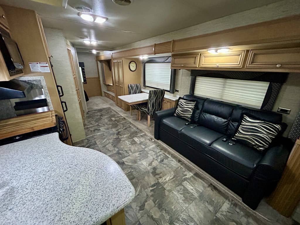 2016 Newmar 2016 Newmar Bay Star Sport - thumbnail 3