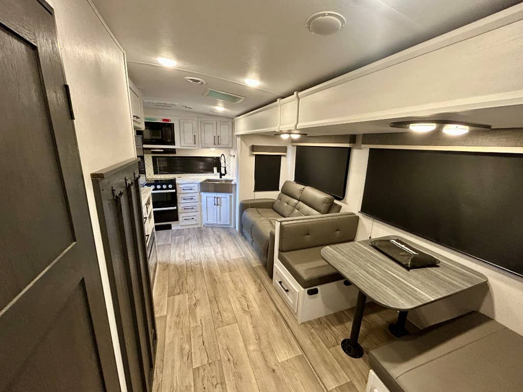 2025 Dutchmen 2025 Dutchmen Astoria - thumbnail 5