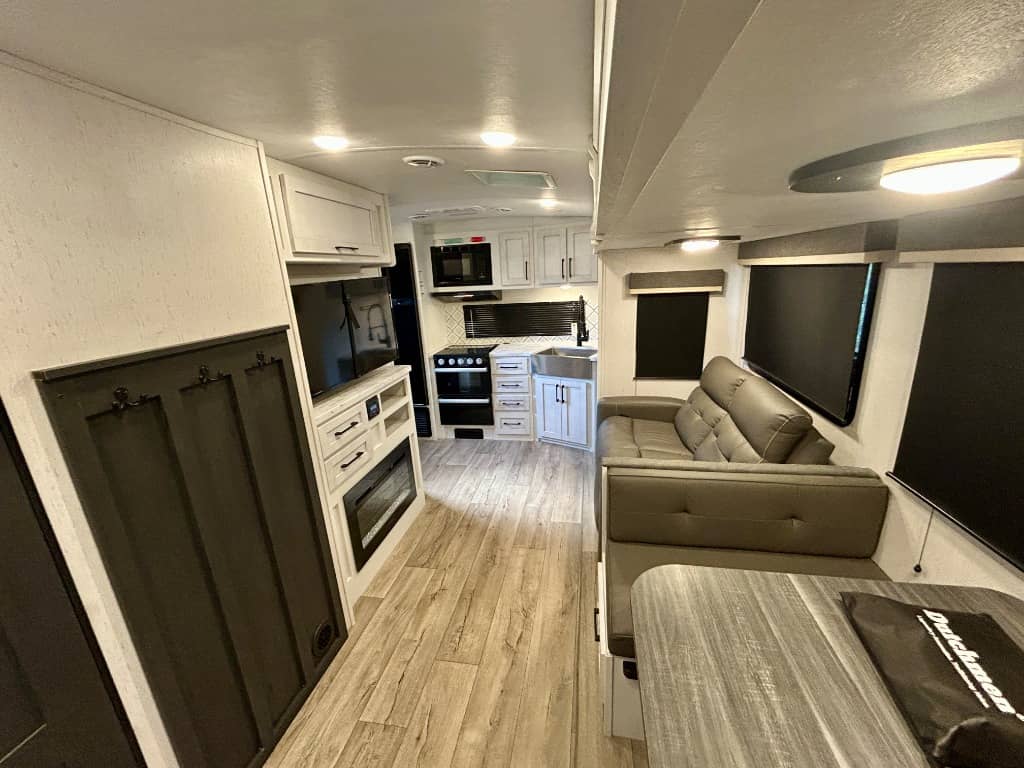 2025 Dutchmen 2025 Dutchmen Astoria - thumbnail 6