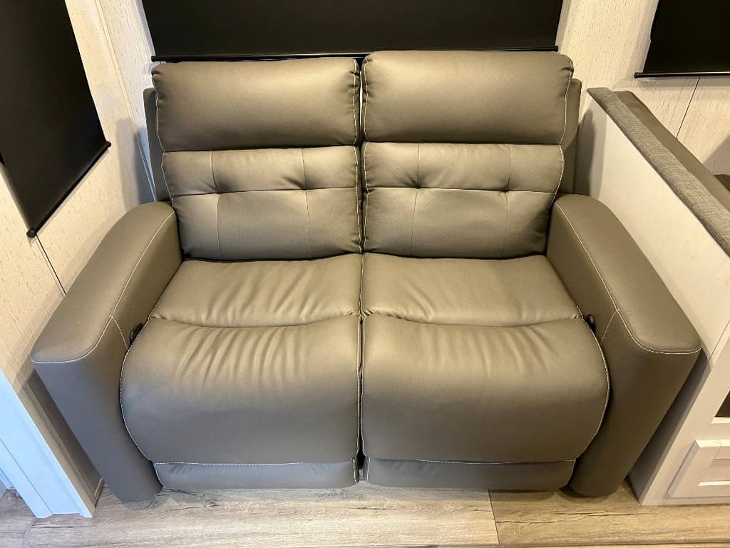 2025 Dutchmen 2025 Dutchmen Astoria - thumbnail 7