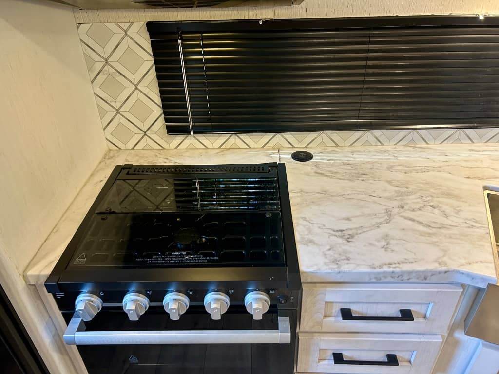 2025 Dutchmen 2025 Dutchmen Astoria - thumbnail 12