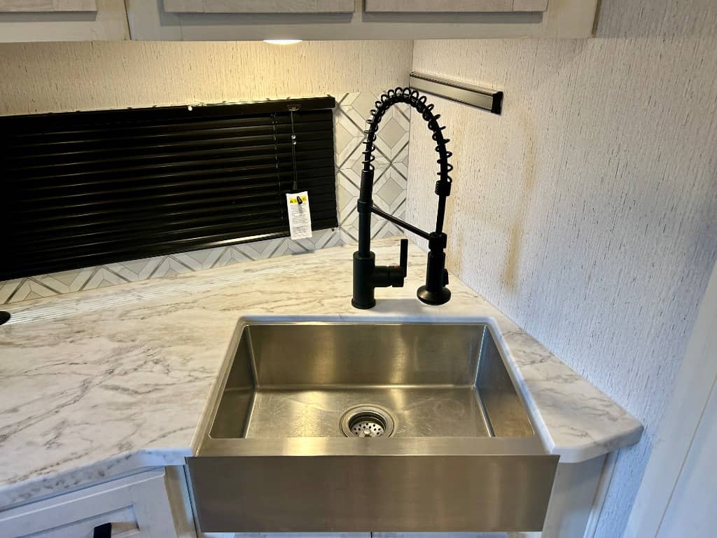 2025 Dutchmen 2025 Dutchmen Astoria - thumbnail 15