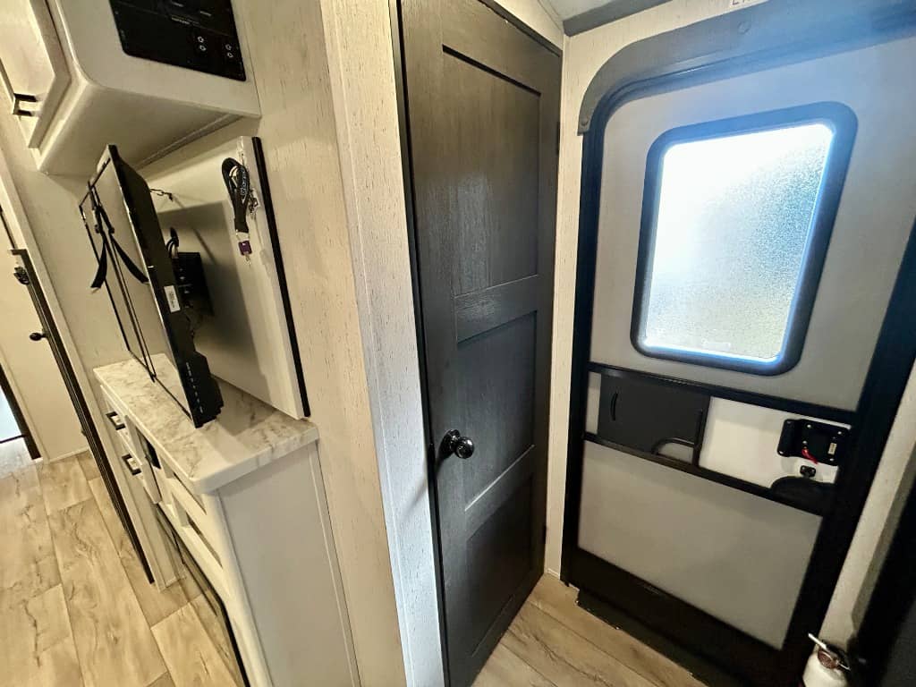 2025 Dutchmen 2025 Dutchmen Astoria - thumbnail 21