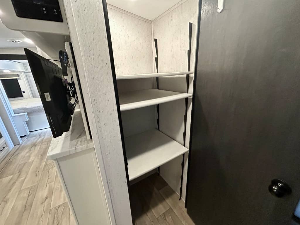 2025 Dutchmen 2025 Dutchmen Astoria - thumbnail 22