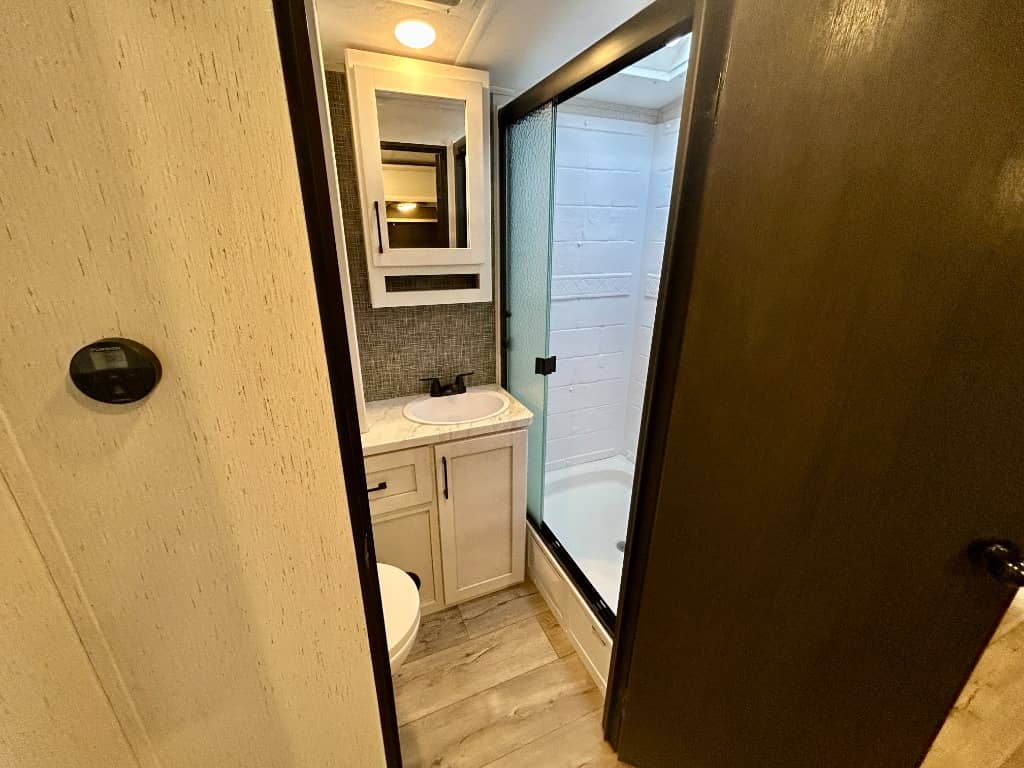 2025 Dutchmen 2025 Dutchmen Astoria - thumbnail 30