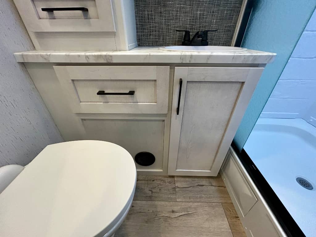 2025 Dutchmen 2025 Dutchmen Astoria - thumbnail 33