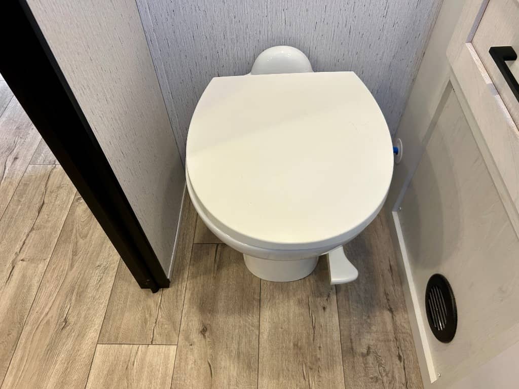 2025 Dutchmen 2025 Dutchmen Astoria - thumbnail 35