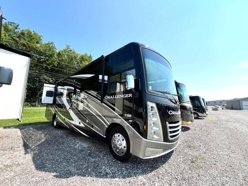 2023 Thor Motor Coach 2023 Thor Motor Coach Challenger - thumbnail 3