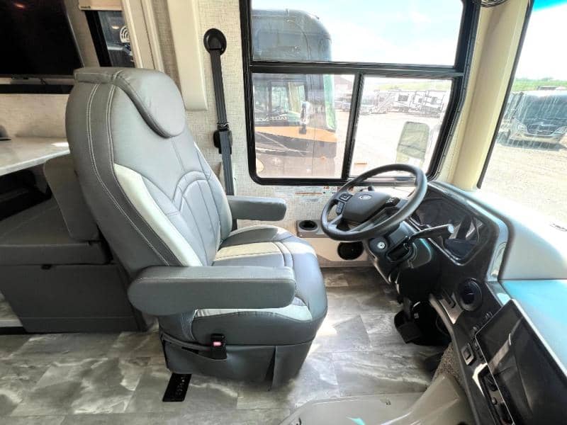 2023 Thor Motor Coach 2023 Thor Motor Coach Challenger - thumbnail 21