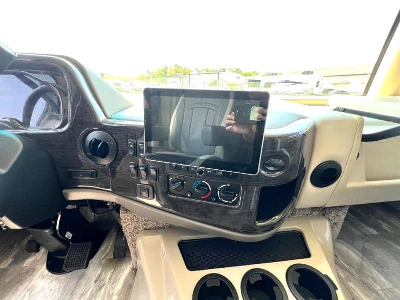 2023 Thor Motor Coach 2023 Thor Motor Coach Challenger - thumbnail 24