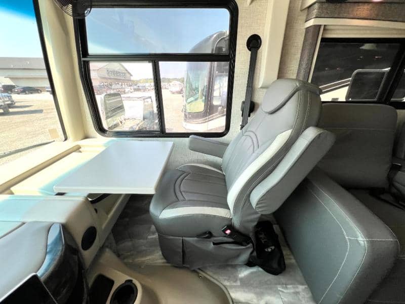 2023 Thor Motor Coach 2023 Thor Motor Coach Challenger - thumbnail 26