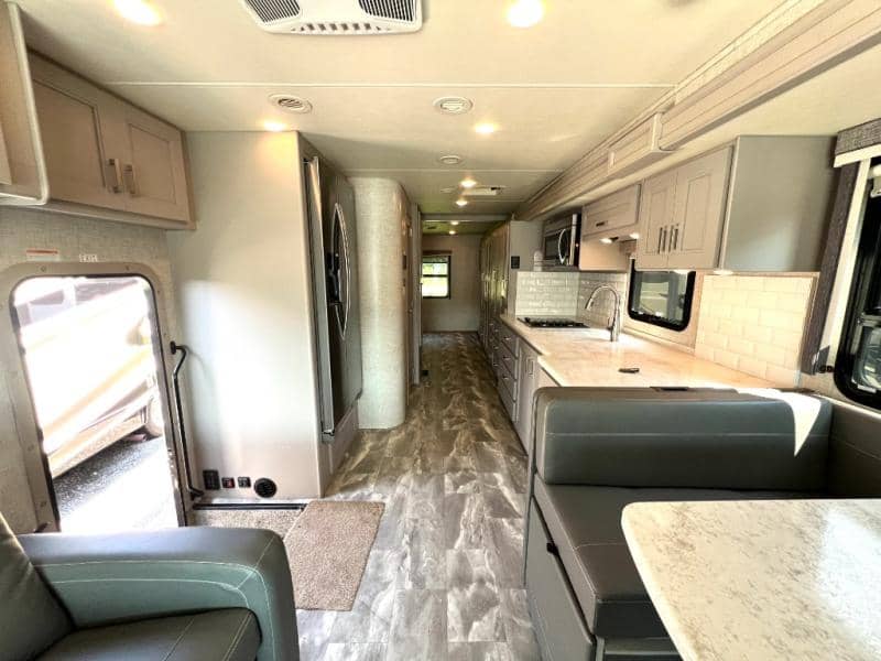 2023 Thor Motor Coach 2023 Thor Motor Coach Challenger - thumbnail 27