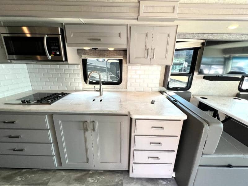 2023 Thor Motor Coach 2023 Thor Motor Coach Challenger - thumbnail 38