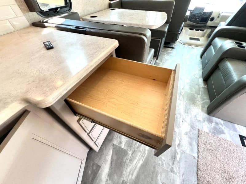 2023 Thor Motor Coach 2023 Thor Motor Coach Challenger - thumbnail 44