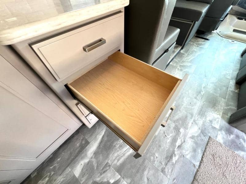 2023 Thor Motor Coach 2023 Thor Motor Coach Challenger - thumbnail 45