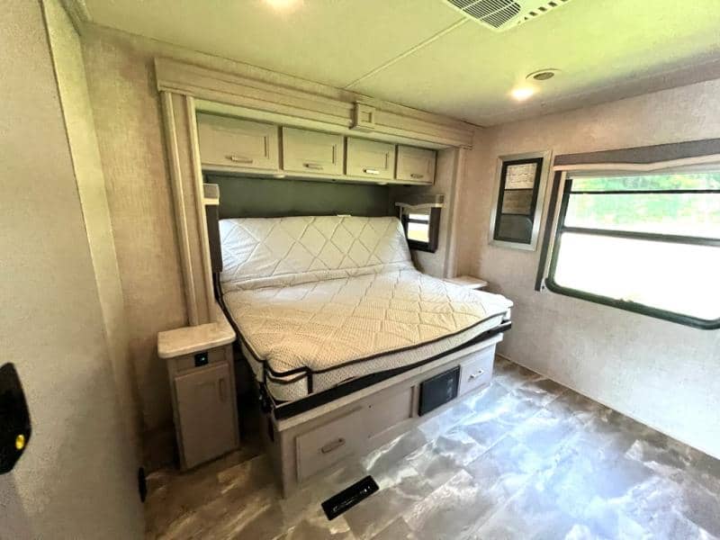 2023 Thor Motor Coach 2023 Thor Motor Coach Challenger - thumbnail 65