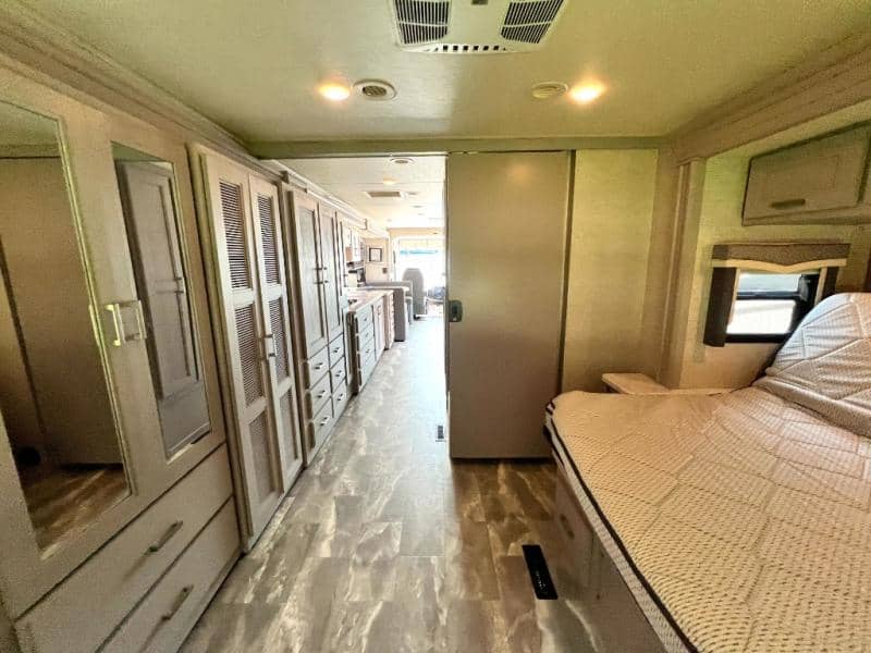 2023 Thor Motor Coach 2023 Thor Motor Coach Challenger - thumbnail 75