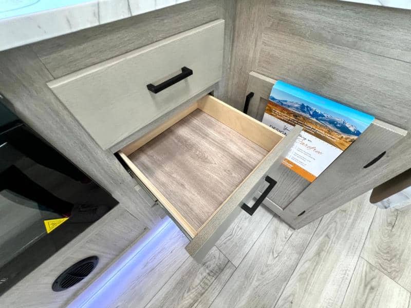 2025 East to West 2025 East to West Alta - thumbnail 40