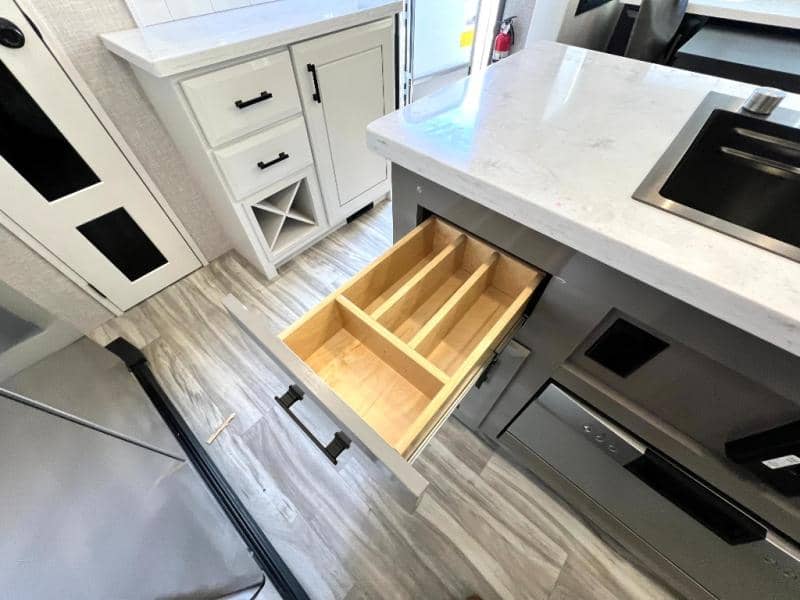 2025 Jayco 2025 Jayco Pinnacle - thumbnail 18