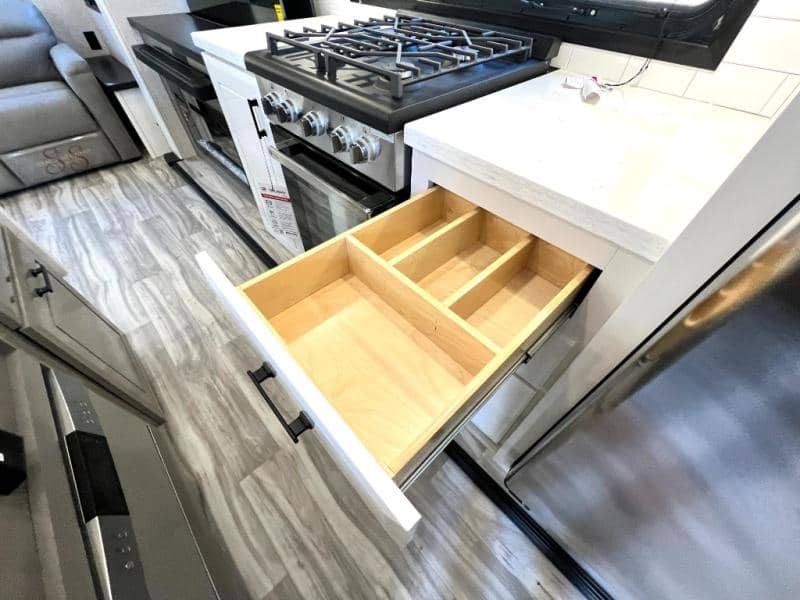 2025 Jayco 2025 Jayco Pinnacle - thumbnail 26