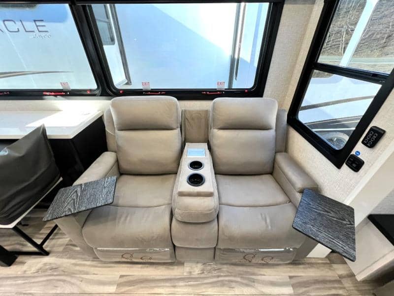 2025 Jayco 2025 Jayco Pinnacle - thumbnail 35