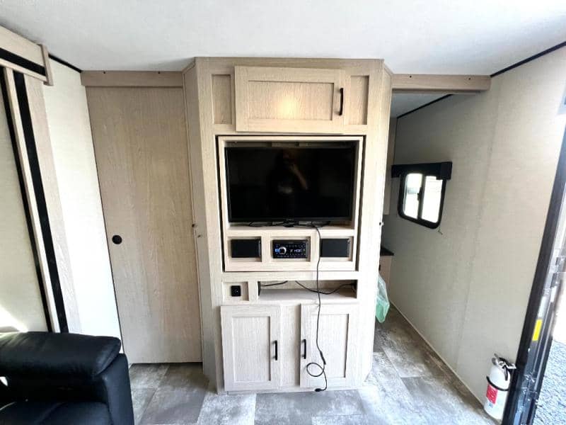 2022 Coachmen 2022 Coachmen Apex Ultra-Lite - thumbnail 37