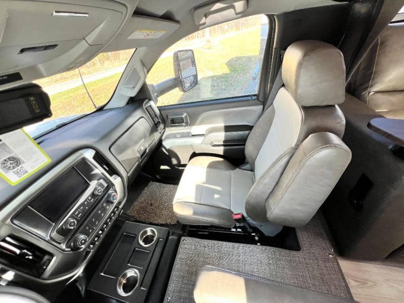 2025 Coachmen 2025 Coachmen Entourage - thumbnail 15