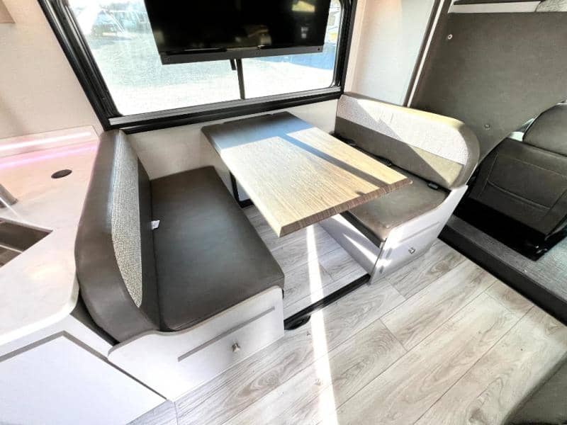 2025 Coachmen 2025 Coachmen Entourage - thumbnail 18