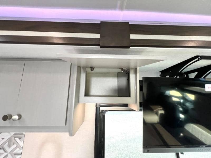 2025 Coachmen 2025 Coachmen Entourage - thumbnail 22