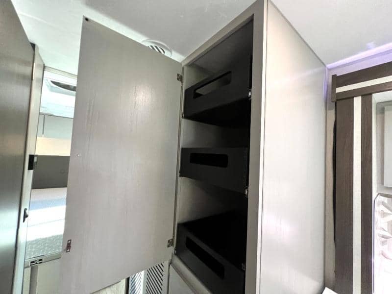 2025 Coachmen 2025 Coachmen Entourage - thumbnail 39