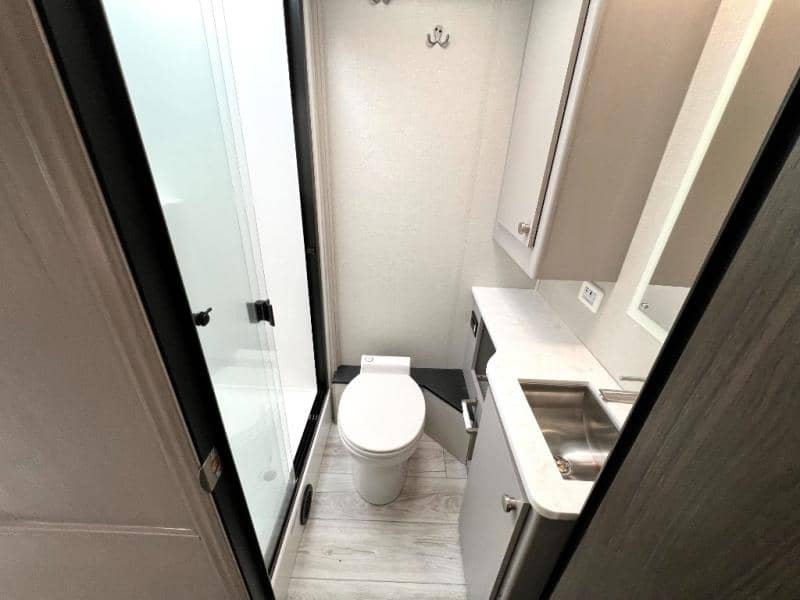 2025 Coachmen 2025 Coachmen Entourage - thumbnail 44