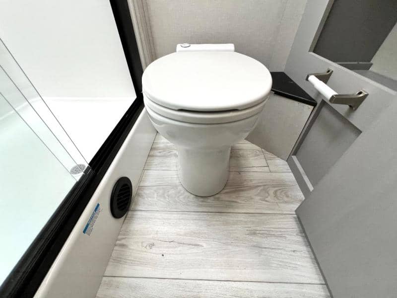 2025 Coachmen 2025 Coachmen Entourage - thumbnail 53