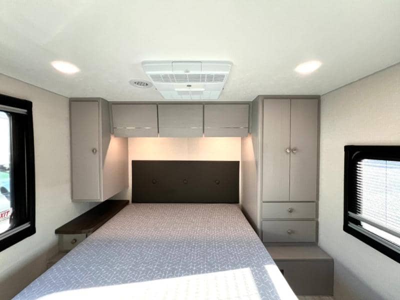 2025 Coachmen 2025 Coachmen Entourage - thumbnail 61