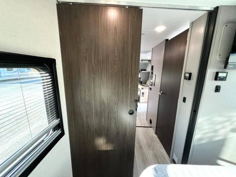 2025 Coachmen 2025 Coachmen Entourage - thumbnail 68