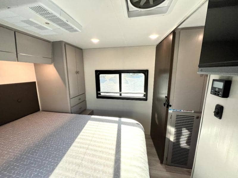 2025 Coachmen 2025 Coachmen Entourage - thumbnail 70