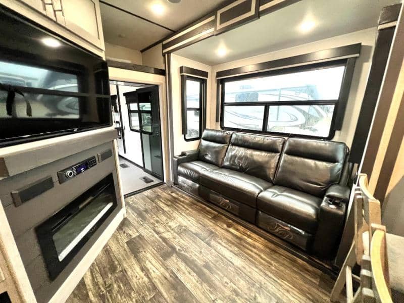 2023 Keystone RV 2023 Keystone RV Fuzion - thumbnail 8