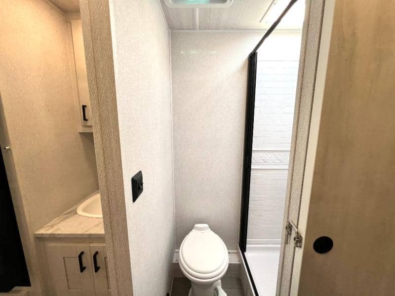 2025 East to West 2025 East to West Entrada - thumbnail 38