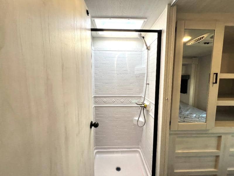 2025 East to West 2025 East to West Entrada - thumbnail 38