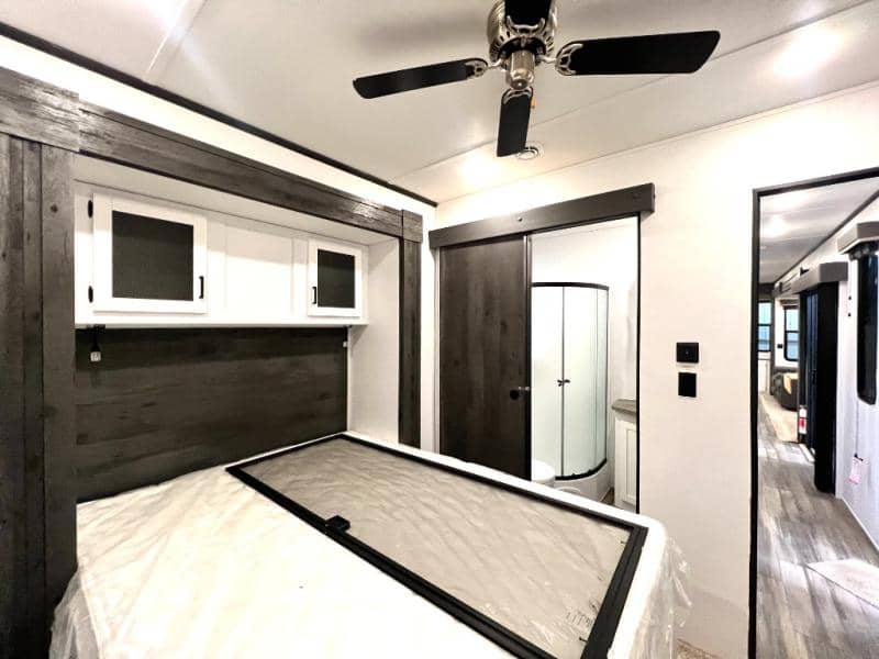 2023 Keystone RV 2023 Keystone RV Retreat - thumbnail 4