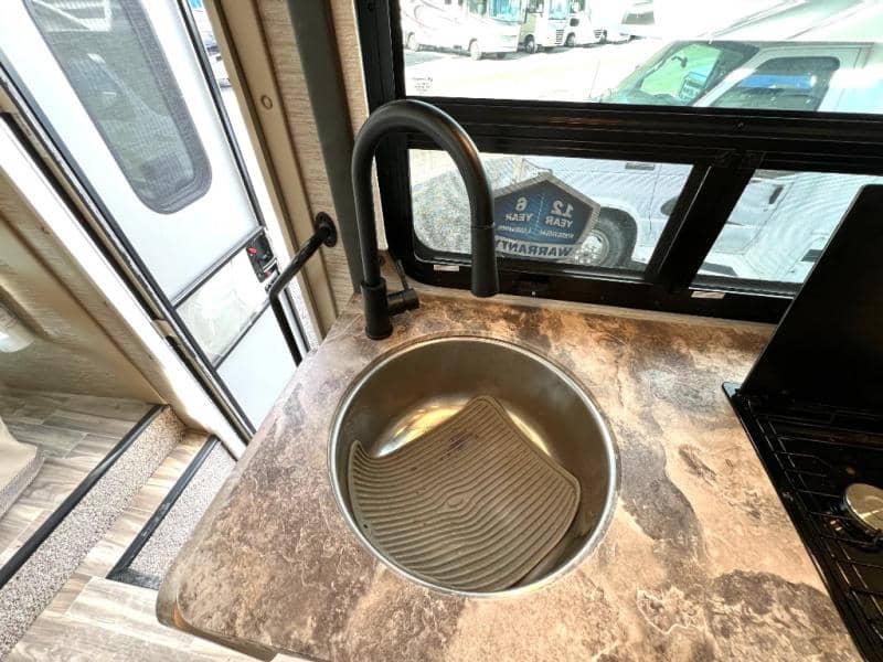 2021 Thor Motor Coach 2021 Thor Motor Coach Vegas - thumbnail 28