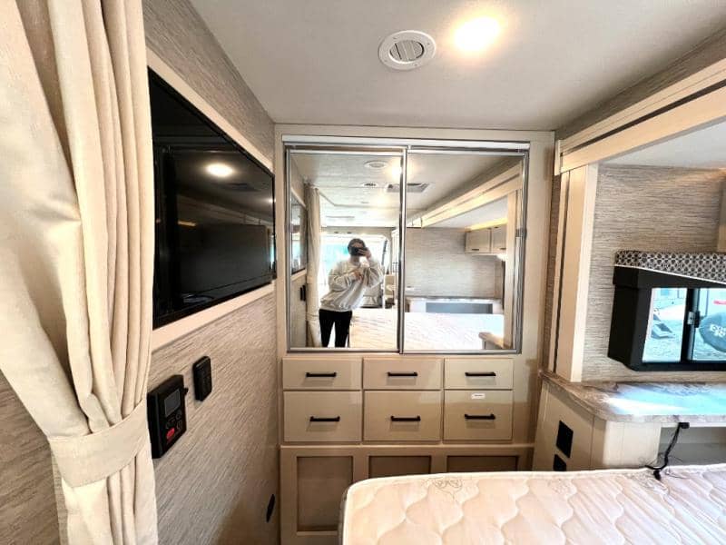 2021 Thor Motor Coach 2021 Thor Motor Coach Vegas - thumbnail 41