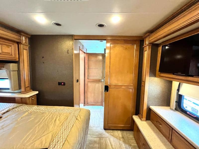 2016 Thor Motor Coach 2016 Thor Motor Coach Tuscany - thumbnail 3