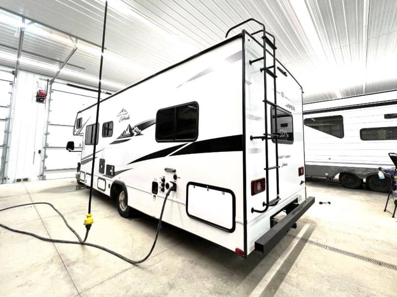 2025 East to West 2025 East to West Entrada - thumbnail 9