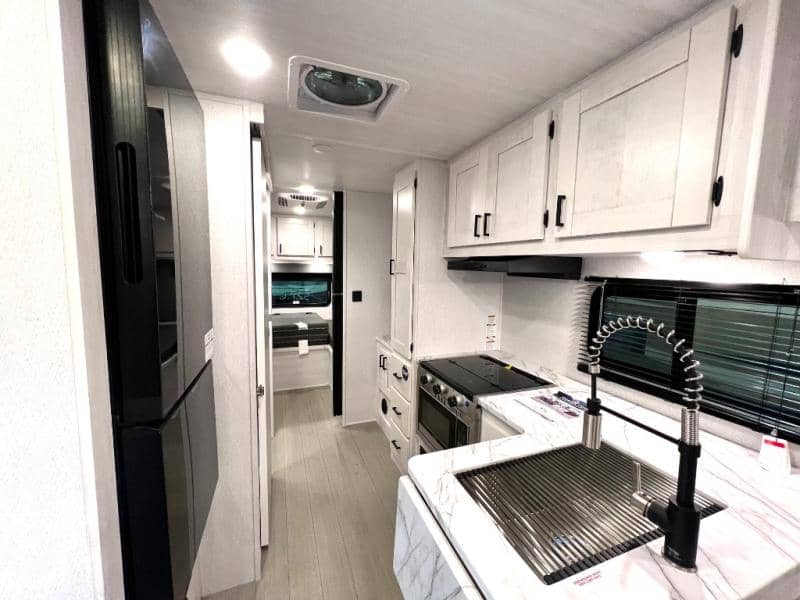 2025 East to West 2025 East to West Entrada - thumbnail 30