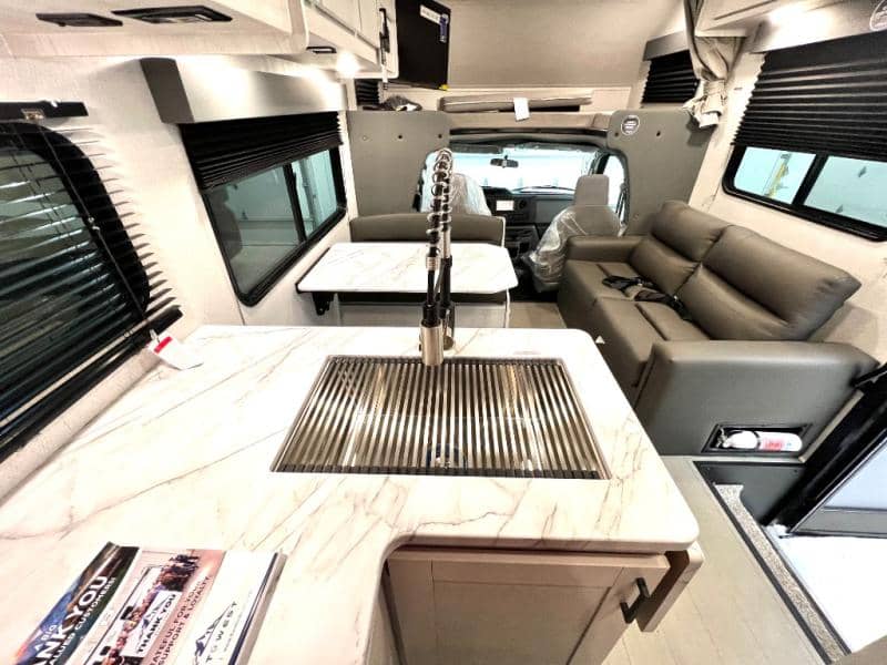 2025 East to West 2025 East to West Entrada - thumbnail 32