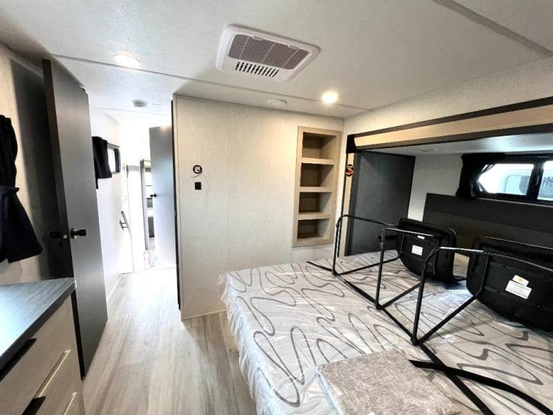 2025 Forest River 2025 Forest River Wildcat - thumbnail 4