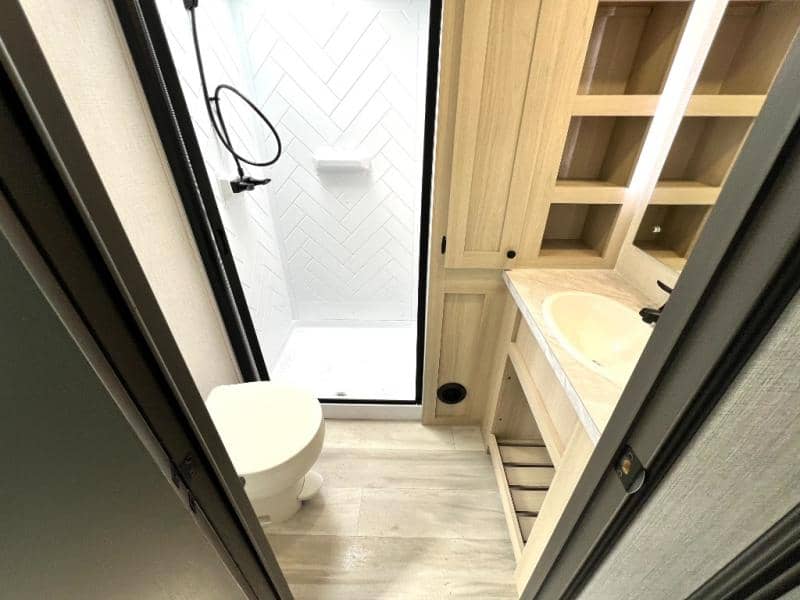 2025 Forest River 2025 Forest River Wildcat - thumbnail 36