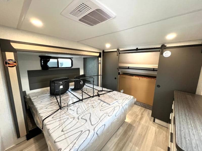 2025 Forest River 2025 Forest River Wildcat - thumbnail 42